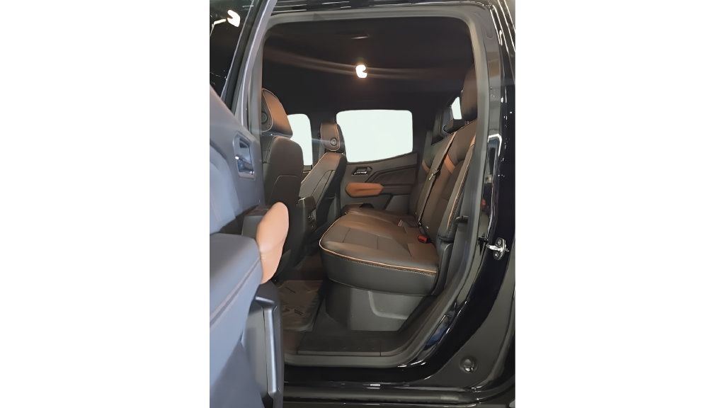 Used 2025 GMC Canyon AT4 AWD/4WD image 12