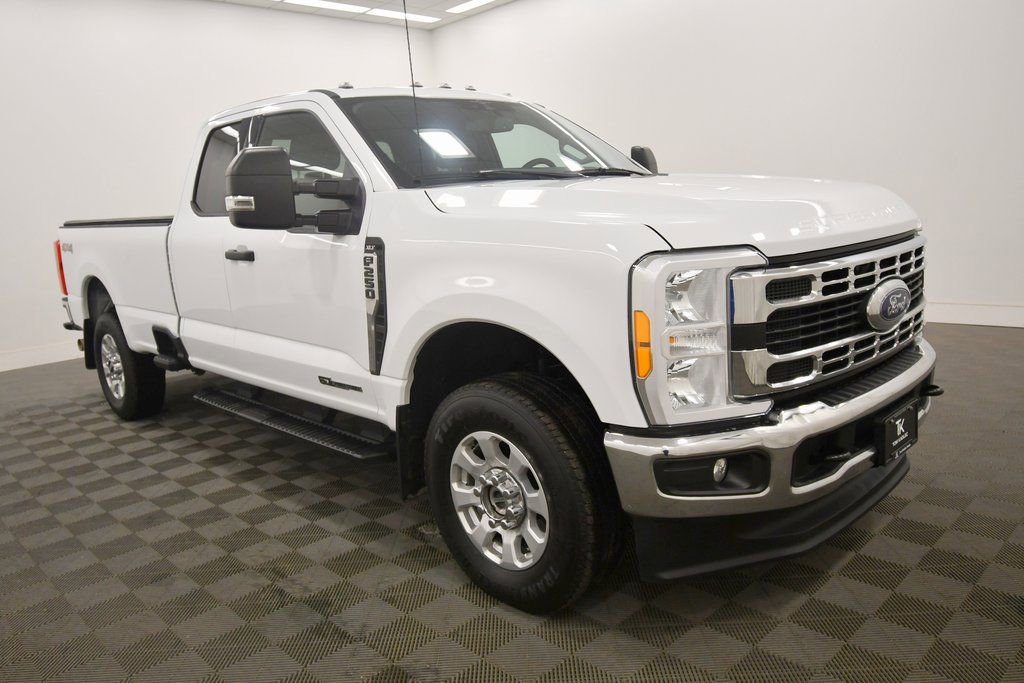 Used 2023 Ford F250 XLT AWD/4WD image 10