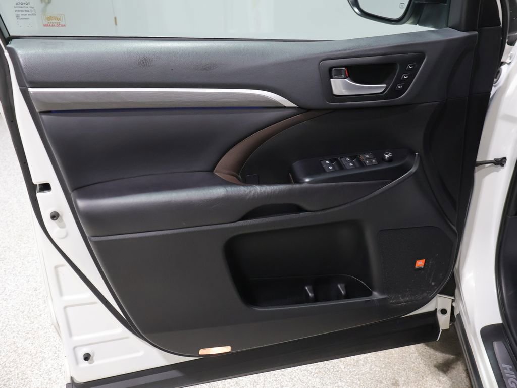 Used 2019 Toyota Highlander Limited image 13