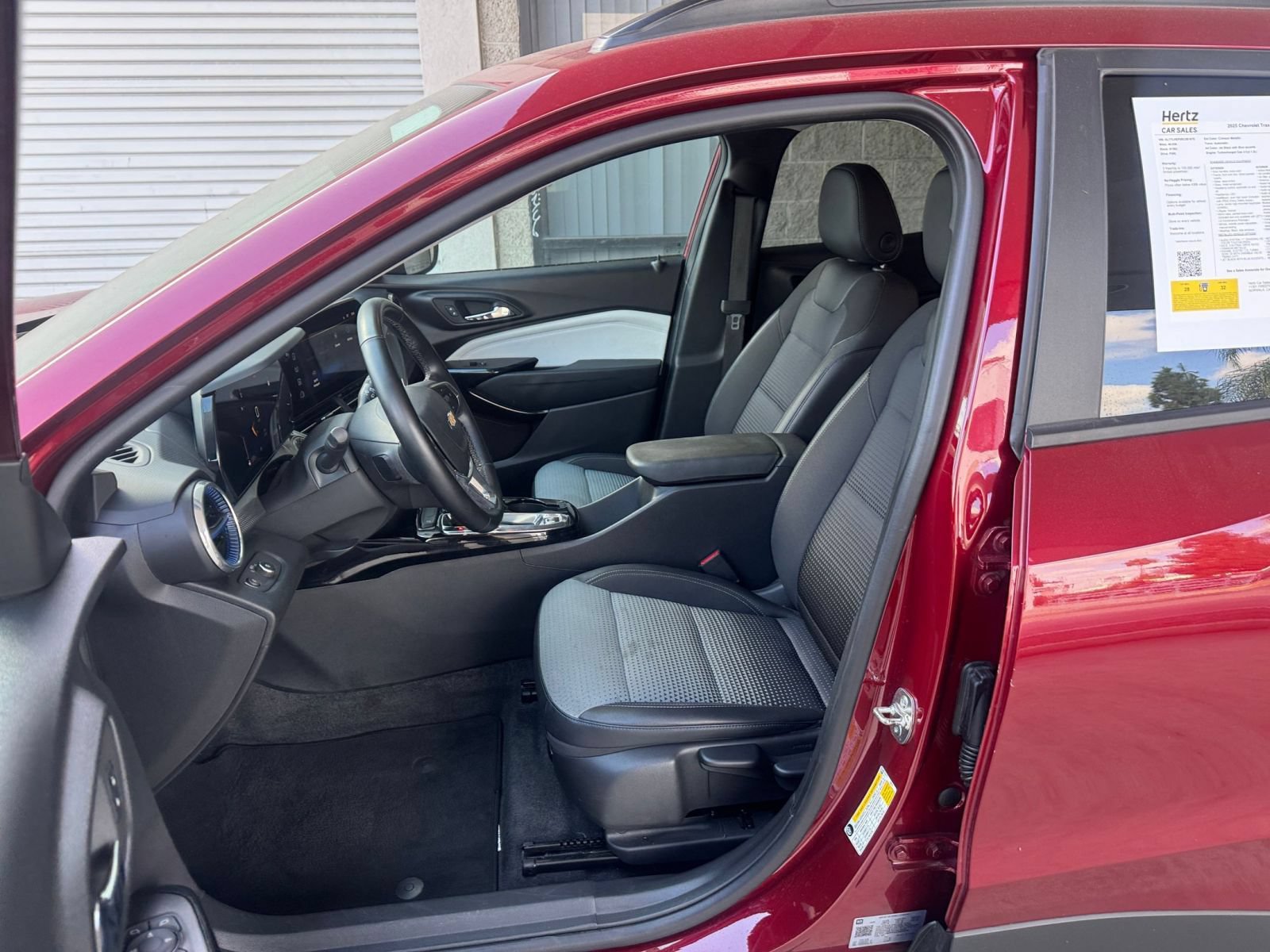 Used 2025 Chevrolet Trax LT w/ LT Convenience Package FWD image 26
