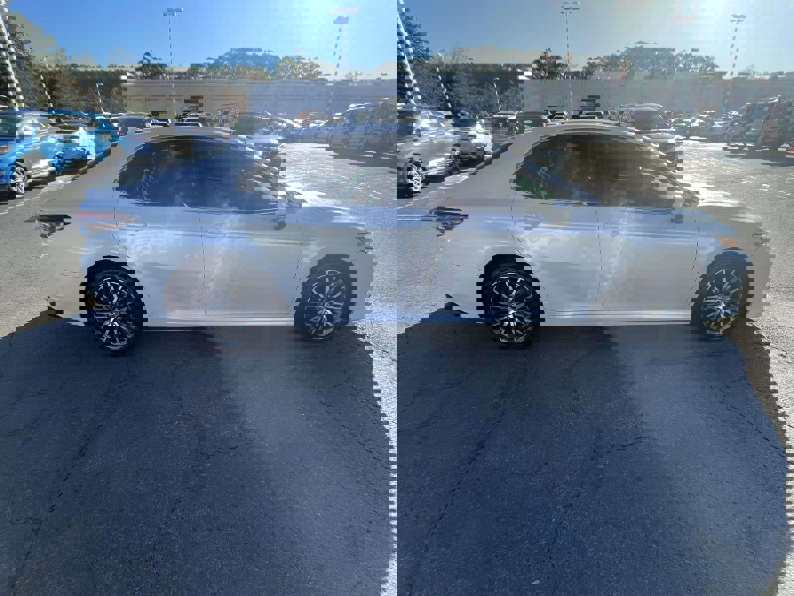 Used 2021 Toyota Camry XLE image 9