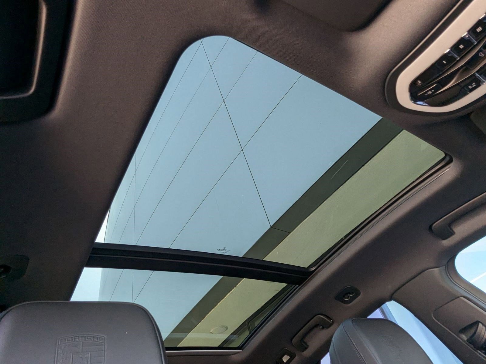 Certified 2025 Porsche Macan image 27