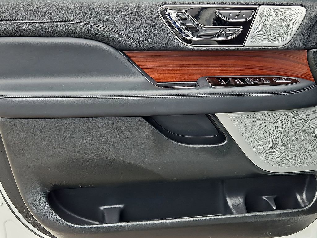Used 2023 Lincoln Navigator Reserve AWD/4WD image 15