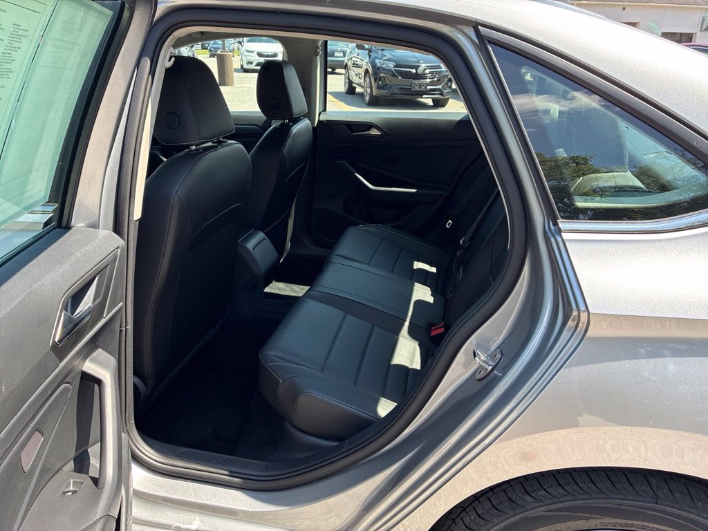 Used 2024 Volkswagen Jetta SE FWD image 40