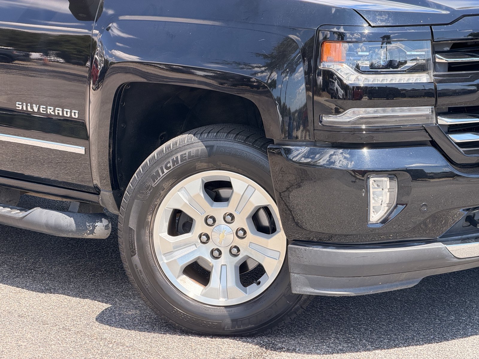 Used 2017 Chevrolet Silverado 1500 LTZ Z71 w/ LTZ Plus Package AWD/4WD image 3