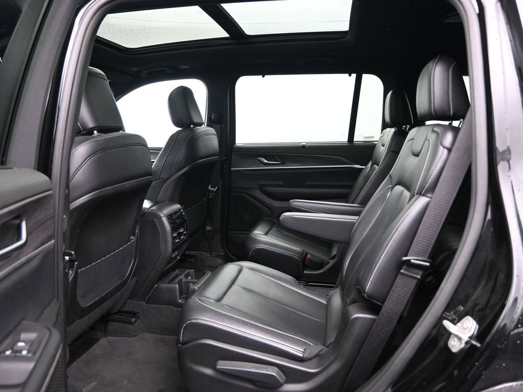 Used 2024 Jeep Grand Cherokee L Limited w/ Luxury Tech Group II image 32