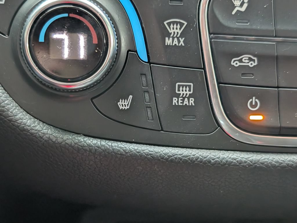 Used 2020 Chevrolet Equinox Premier FWD image 34