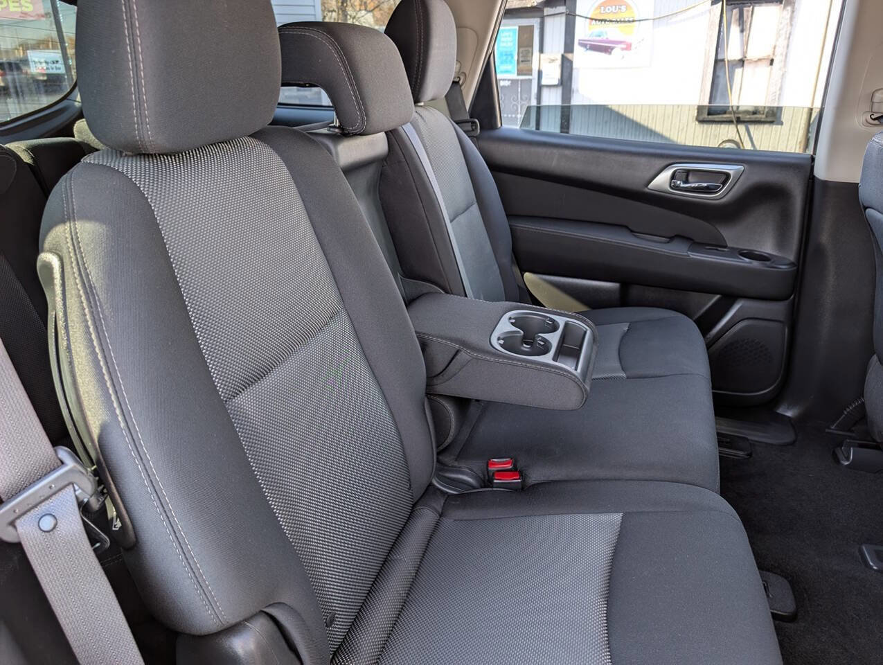 Used 2017 Nissan Pathfinder S image 29