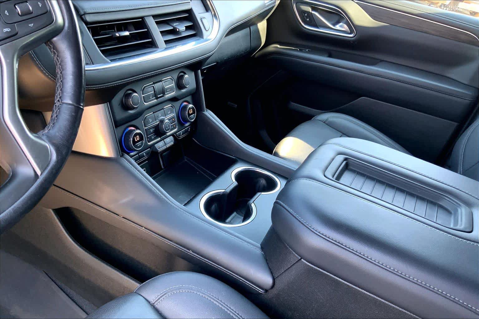 Used 2022 Chevrolet Suburban LT w/ LT Signature Package AWD/4WD image 15
