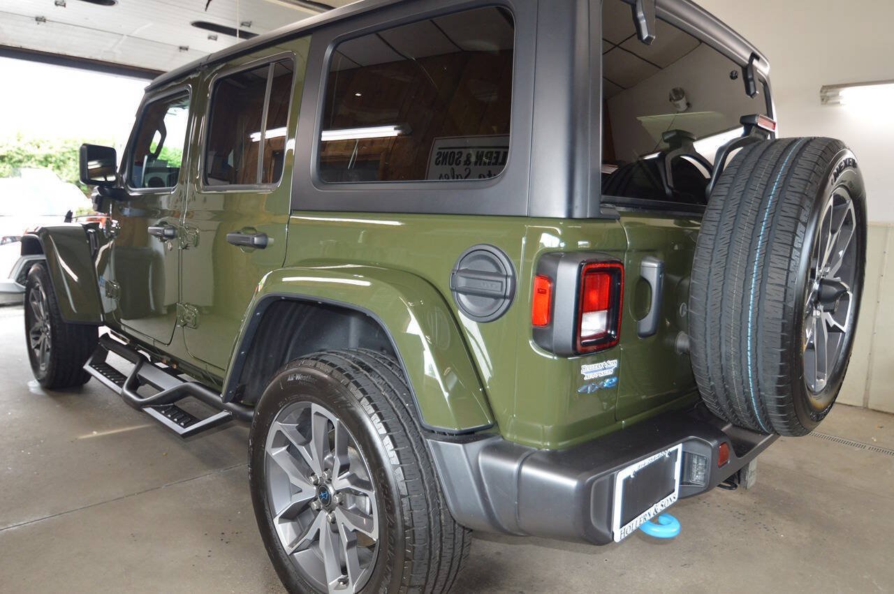 Used 2024 Jeep Wrangler Unlimited w/ Convenience Group AWD/4WD image 22
