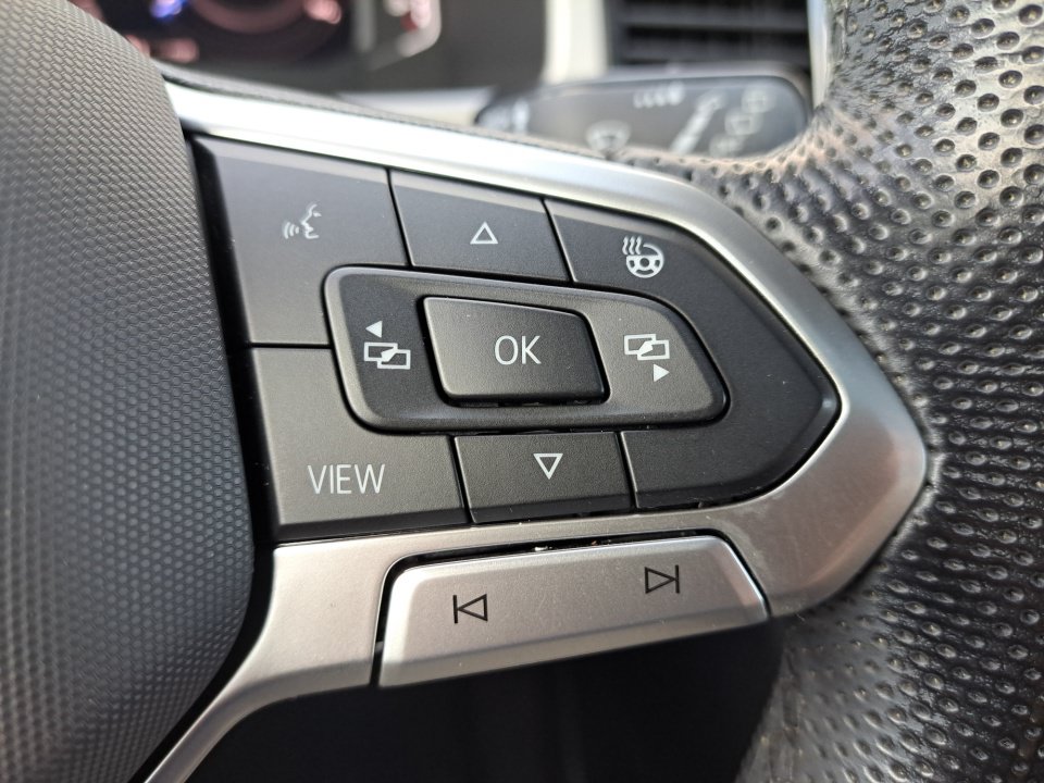 Used 2020 Volkswagen Atlas Cross Sport SEL R-Line AWD/4WD image 38