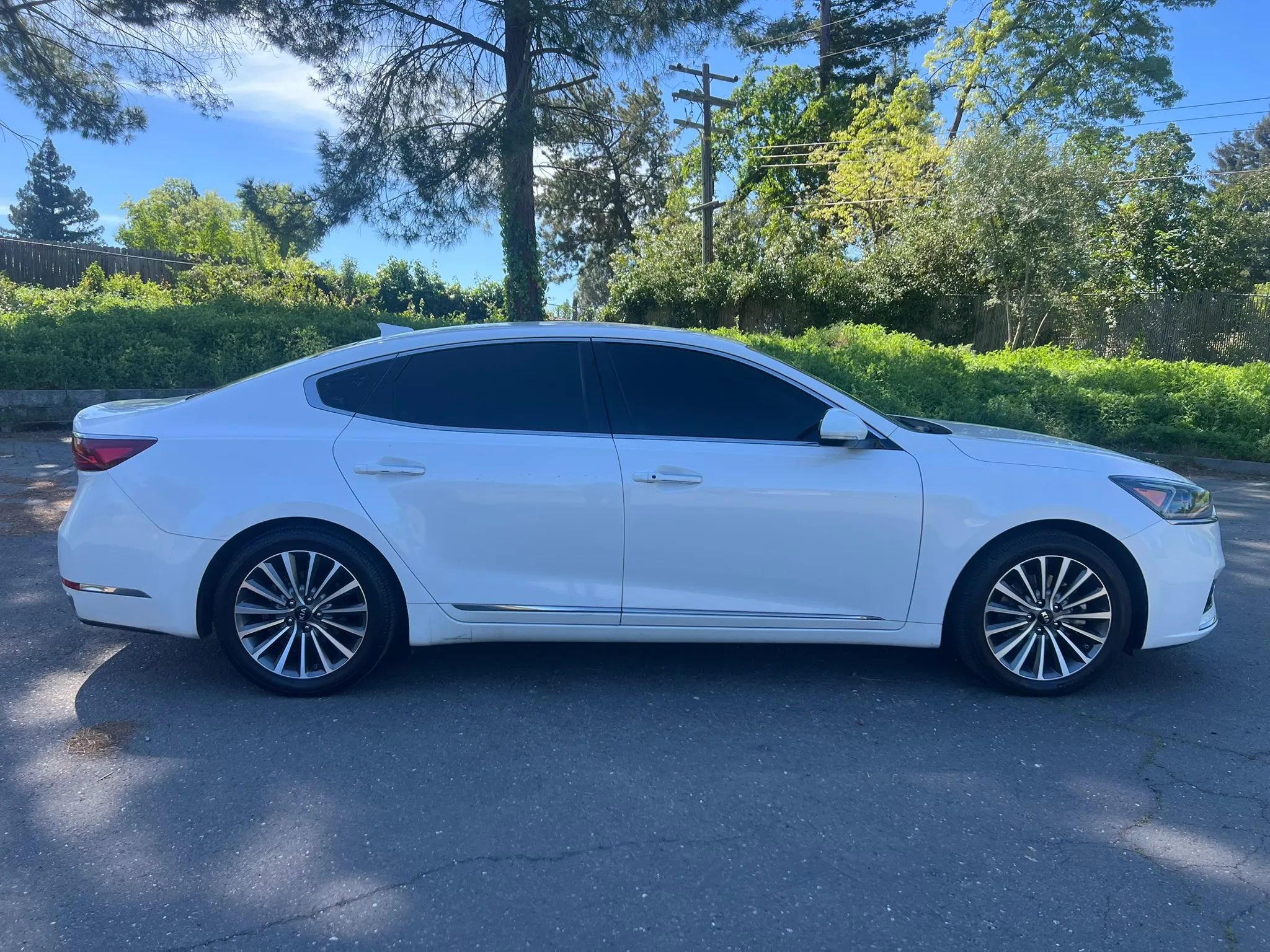 Used 2017 Kia Cadenza Premium FWD image 4
