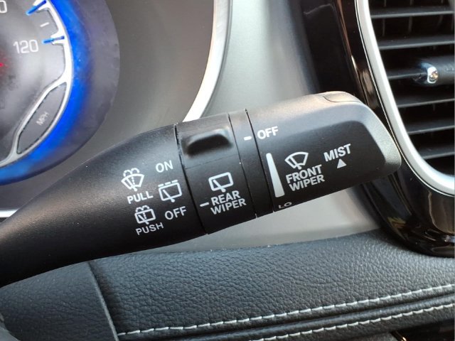 Used 2025 Chrysler Pacifica Limited FWD image 25