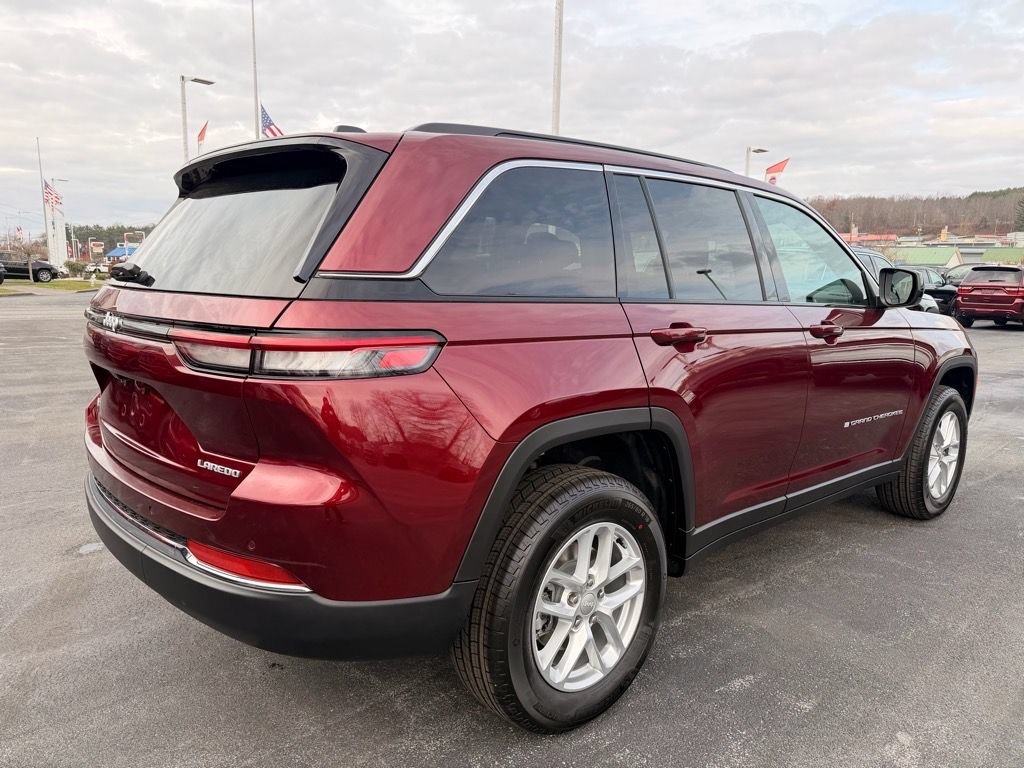 New 2025 Jeep Grand Cherokee Laredo X w/ Luxury Tech Group I AWD/4WD image 4