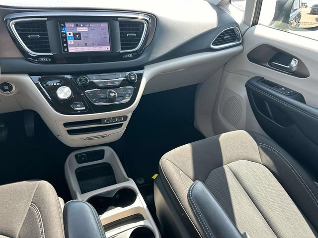Used 2023 Chrysler Voyager LX FWD image 16