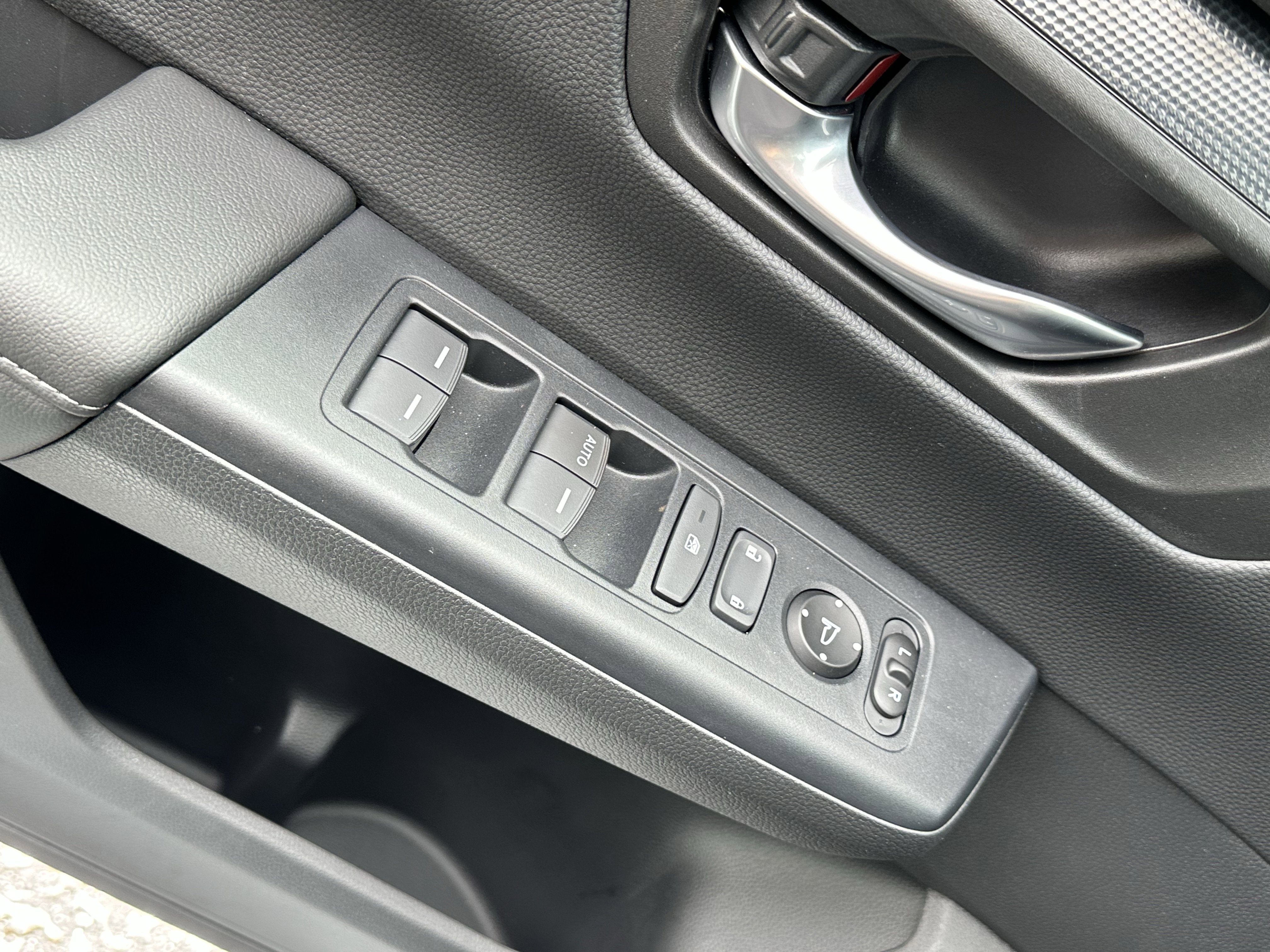 Used 2025 Honda CR-V LX image 15