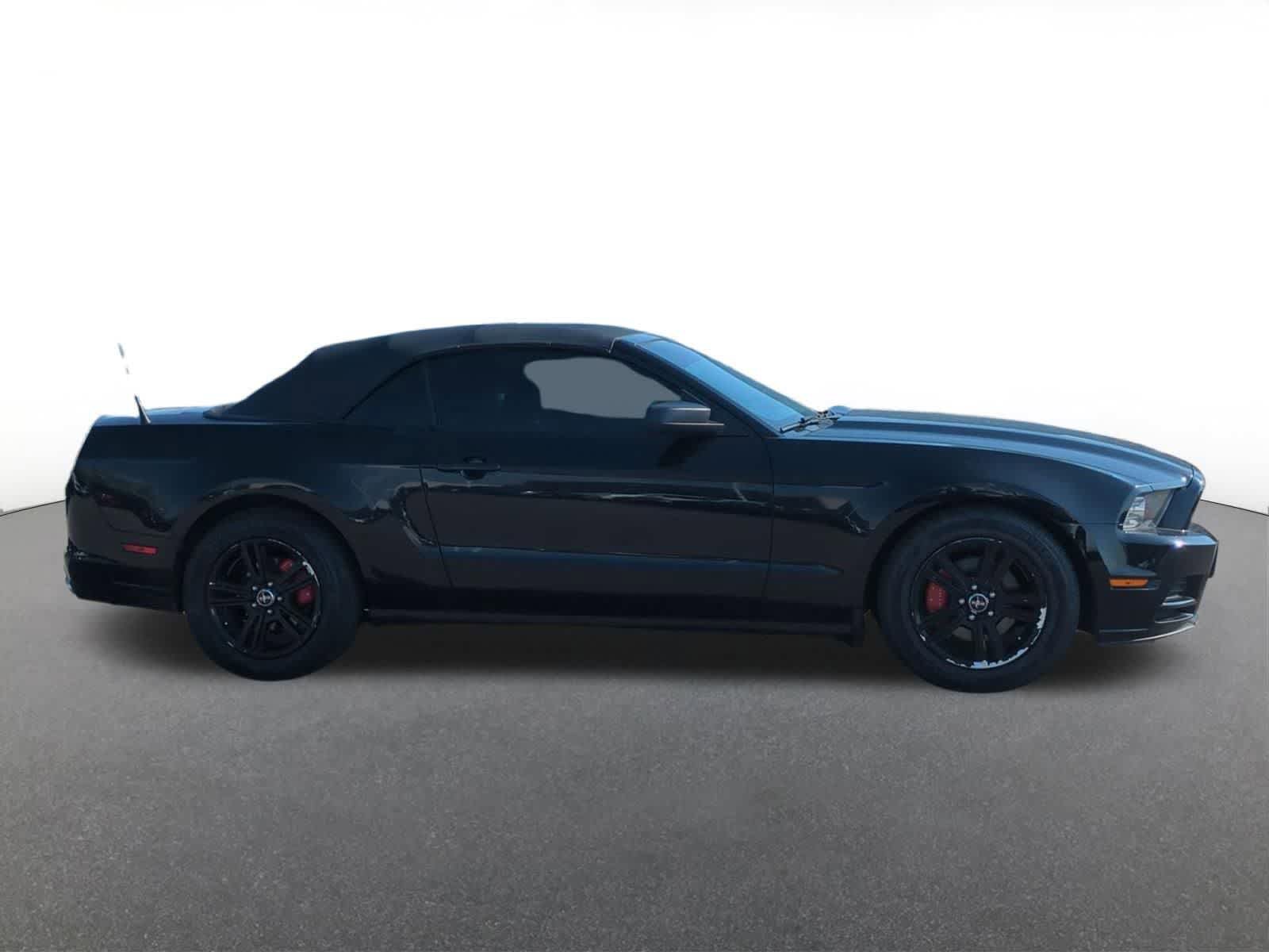 Used 2014 Ford Mustang Convertible RWD image 7