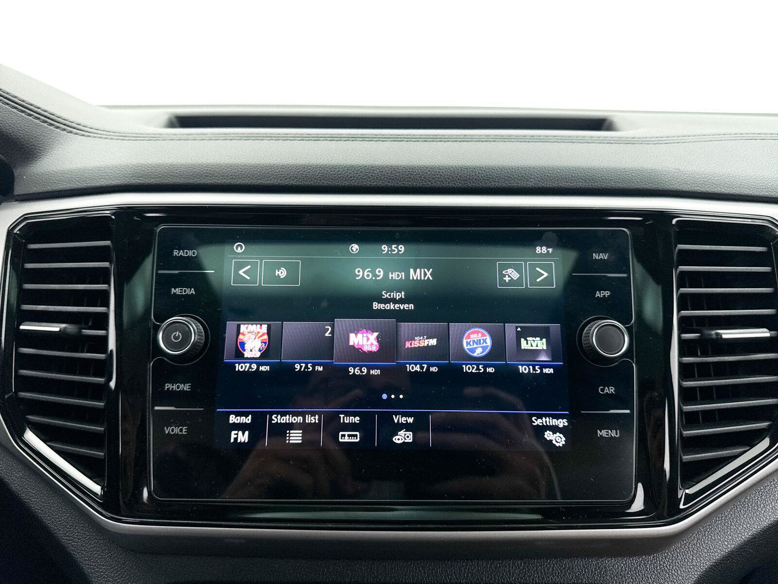 Used 2020 Volkswagen Atlas Cross Sport SEL FWD image 21