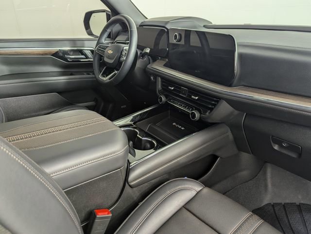 Used 2025 Chevrolet Suburban High Country AWD/4WD image 32