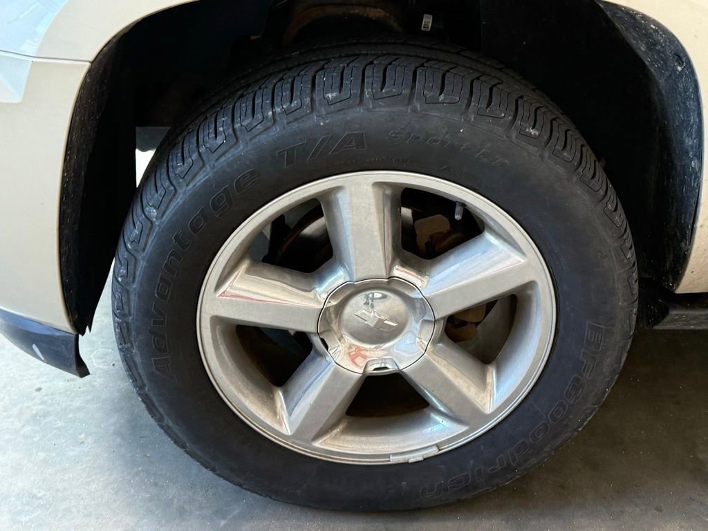 Used 2013 Chevrolet Suburban LTZ image 9