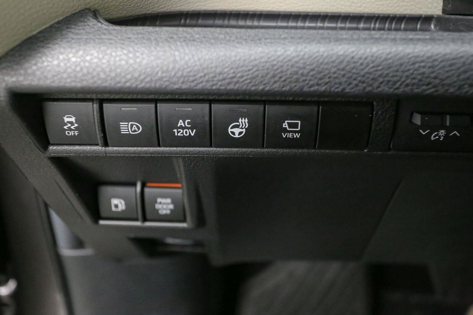 Used 2023 Toyota Sienna Platinum AWD/4WD image 39