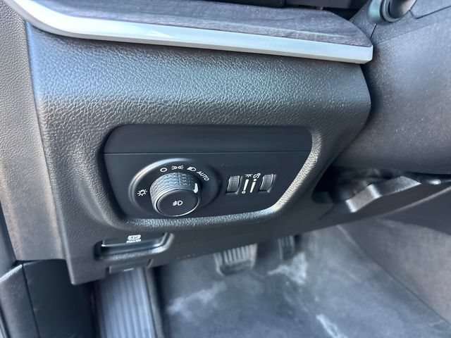 Used 2021 Jeep Grand Cherokee L Limited AWD/4WD image 17