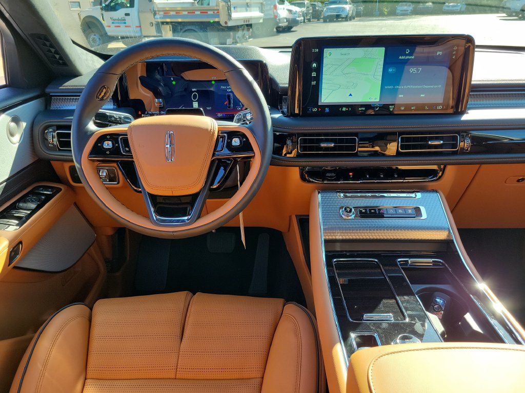 New 2027 Lincoln Aviator Black Label w/ Dynamic Handling Package AWD/4WD image 12
