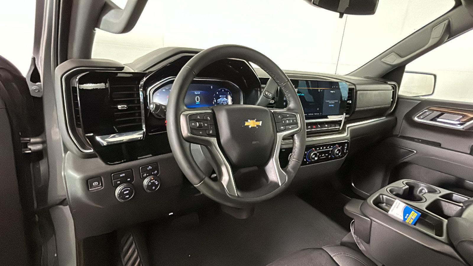 Used 2024 Chevrolet Silverado 1500 LT AWD/4WD image 17