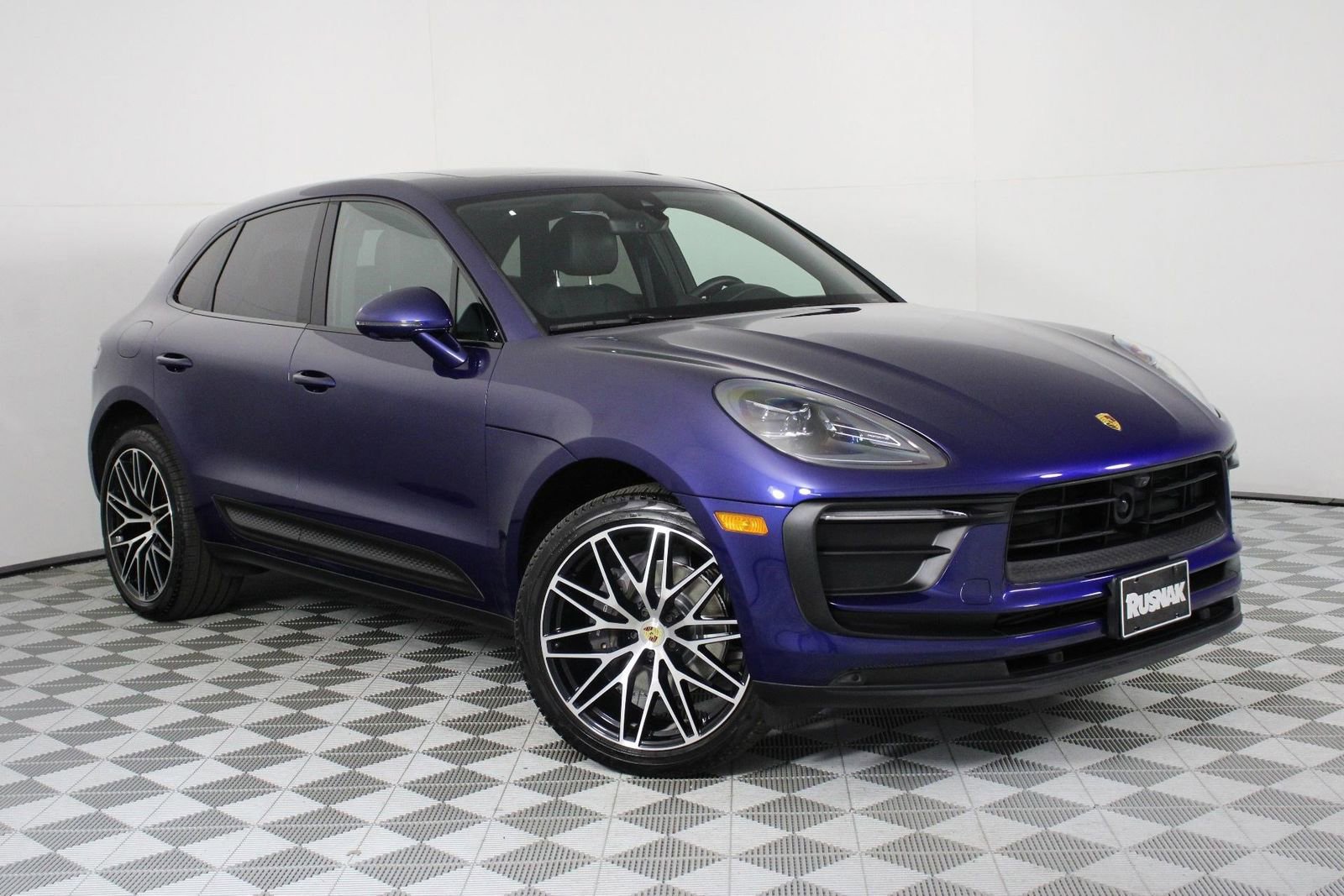 Certified 2023 Porsche Macan image 9