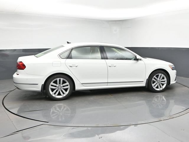 Used 2016 Volkswagen Passat 3.6 SEL Premium FWD image 9