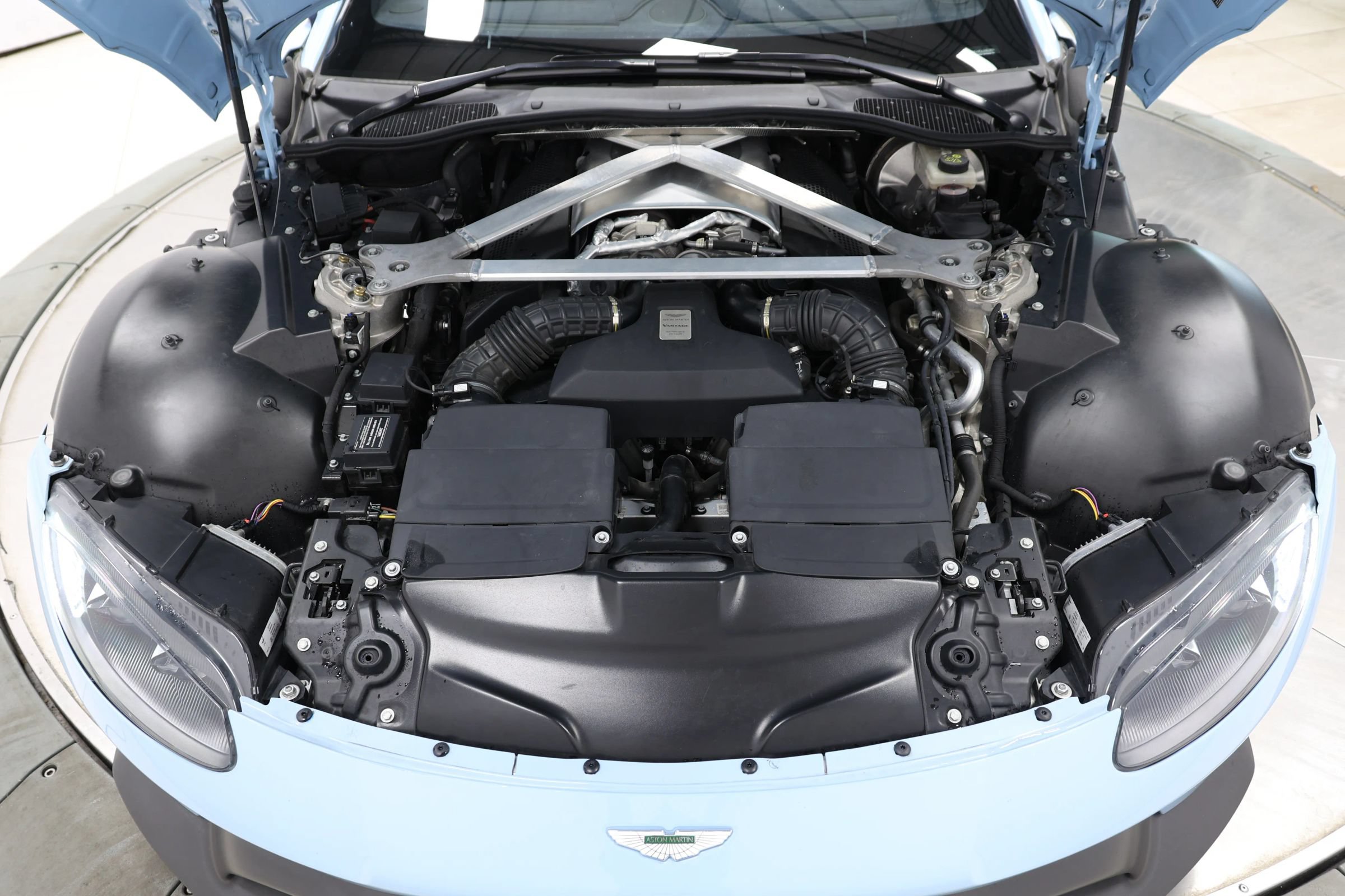 Used 2020 Aston Martin V8 Vantage Coupe RWD image 88
