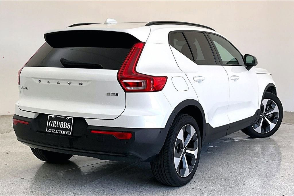Certified 2025 Volvo XC40 B5 Plus image 2