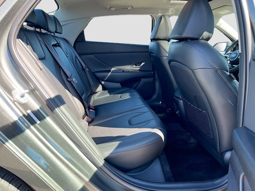 Used 2025 Hyundai Elantra Limited FWD image 26