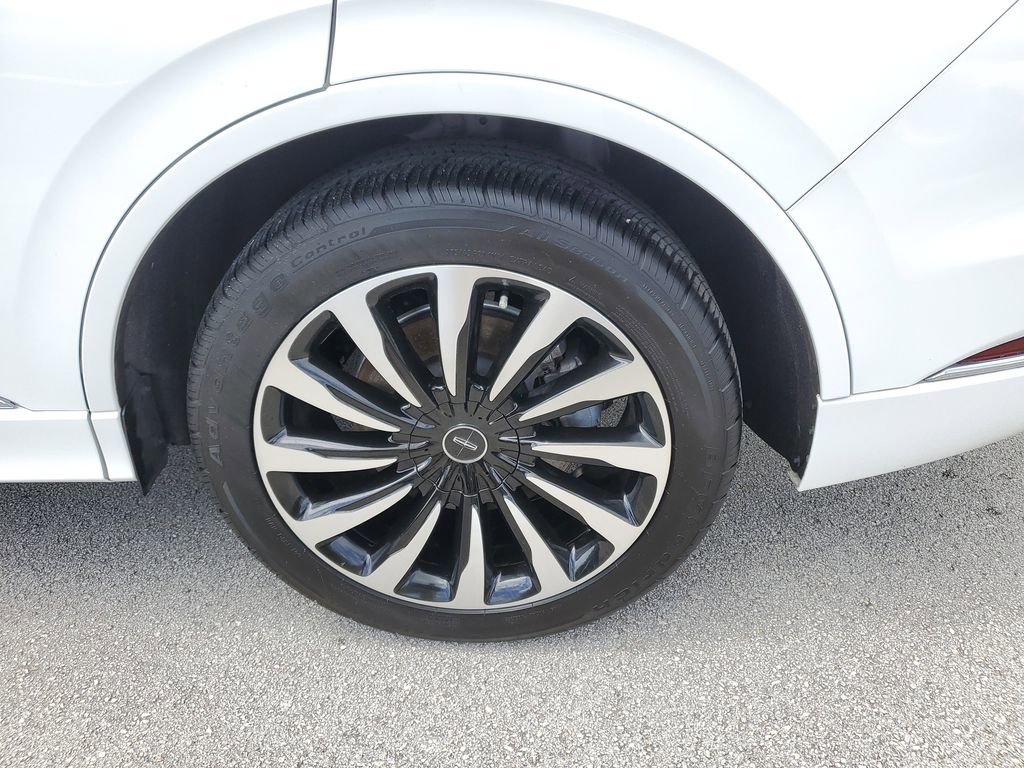 Certified 2023 Lincoln Aviator Black Label Grand Touring w/ Class IV Trailer Tow Package AWD/4WD image 9