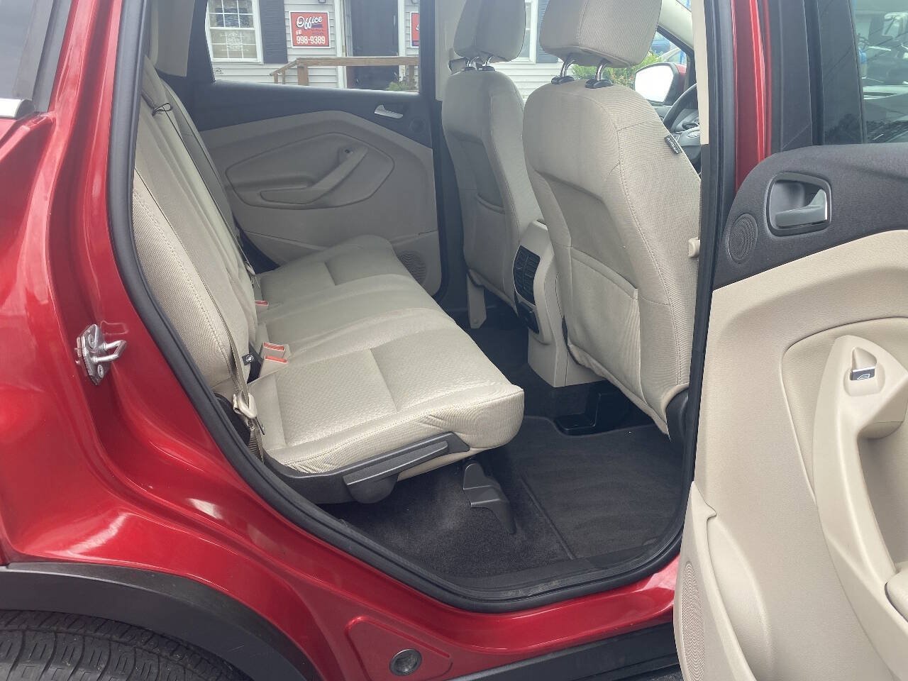 Used 2017 Ford Escape SE w/ Equipment Group 201A AWD/4WD image 9
