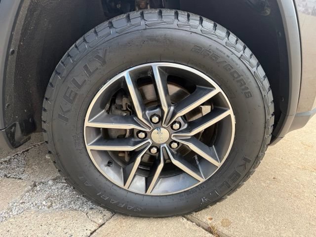 Used 2017 Jeep Grand Cherokee Limited AWD/4WD image 12