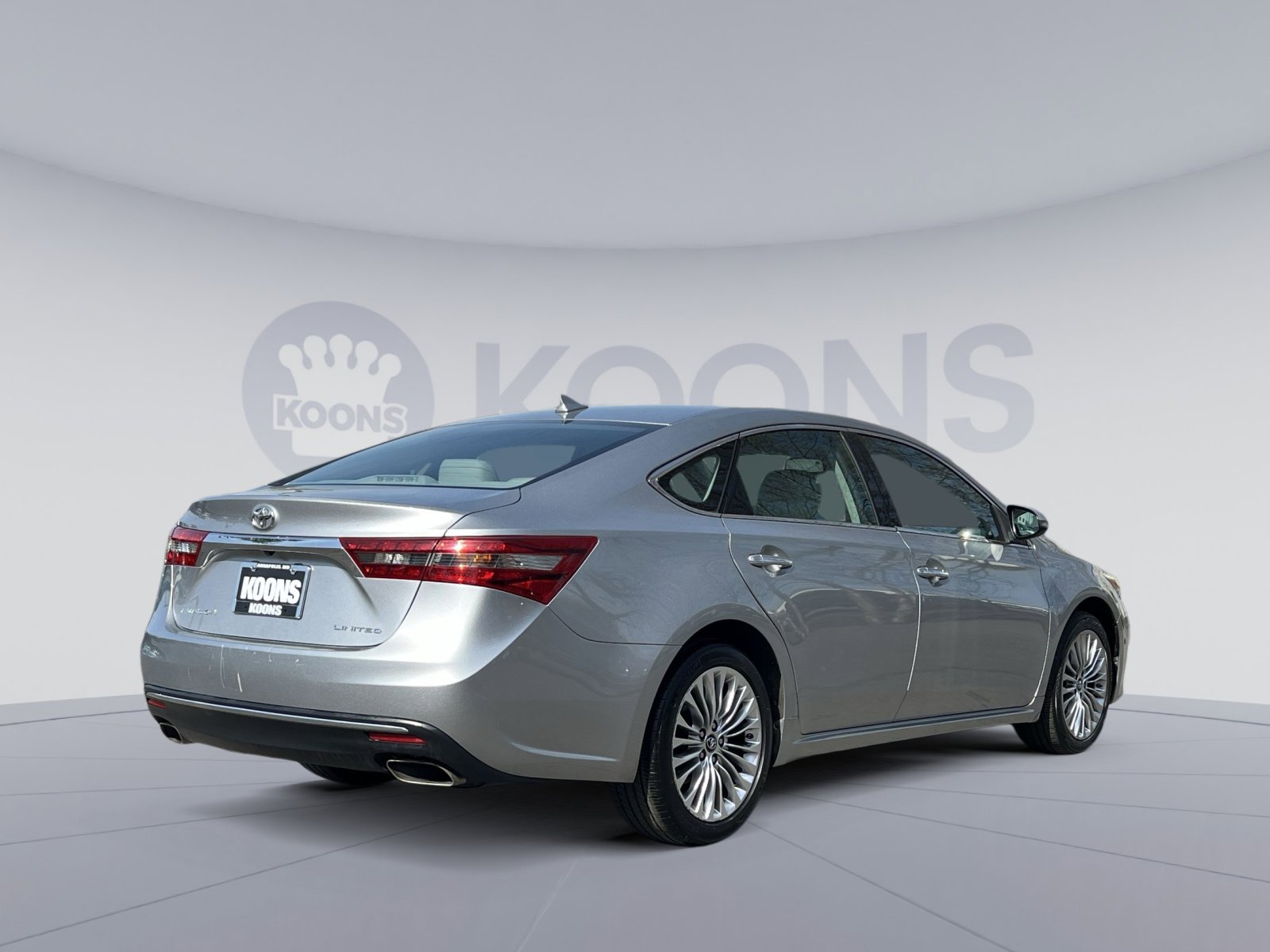 Used 2018 Toyota Avalon Limited w/ All Weather Liner Package image 5
