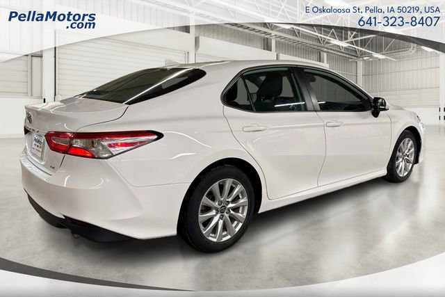 Used 2019 Toyota Camry LE image 3