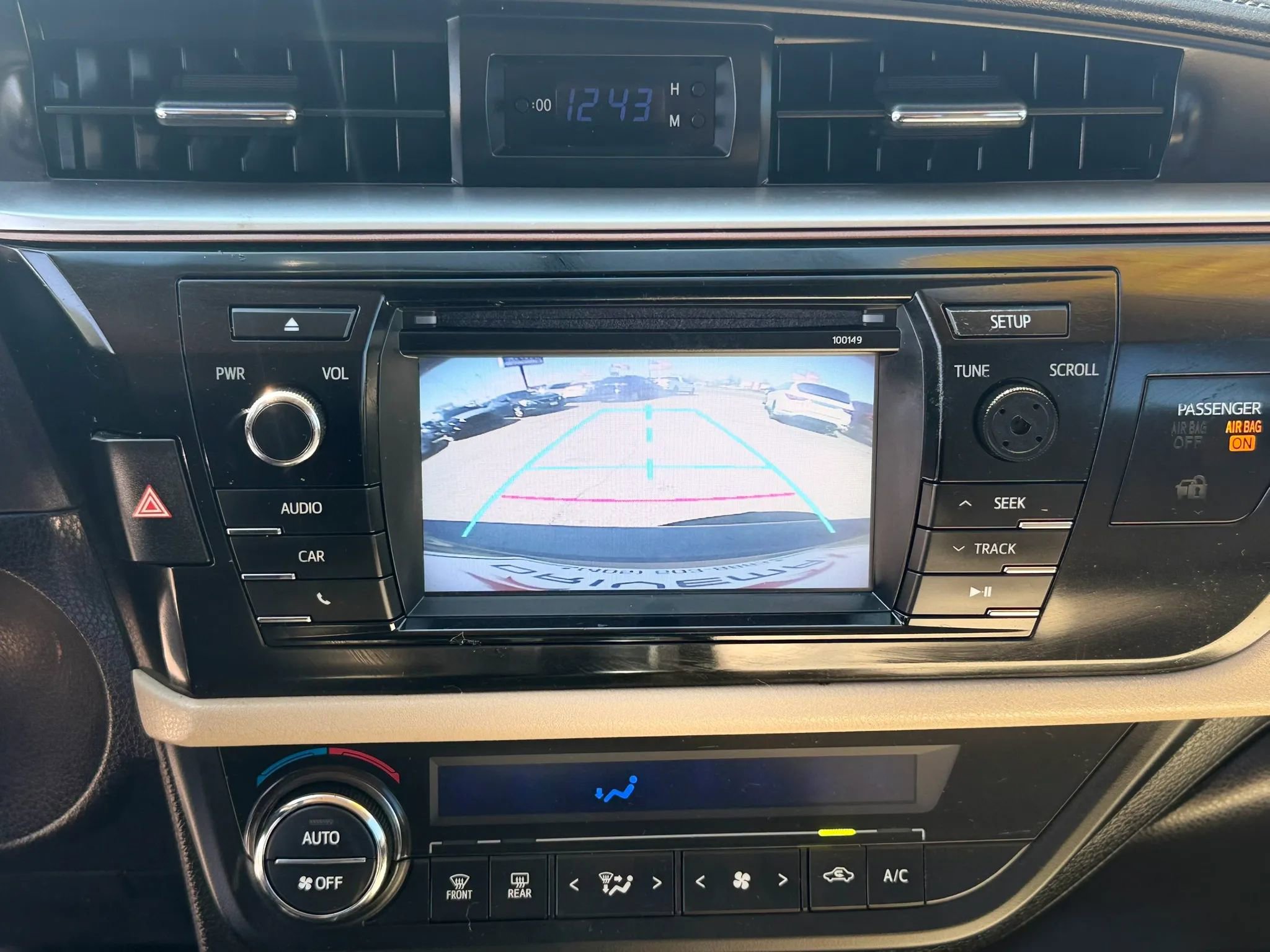 Used 2014 Toyota Corolla LE image 16