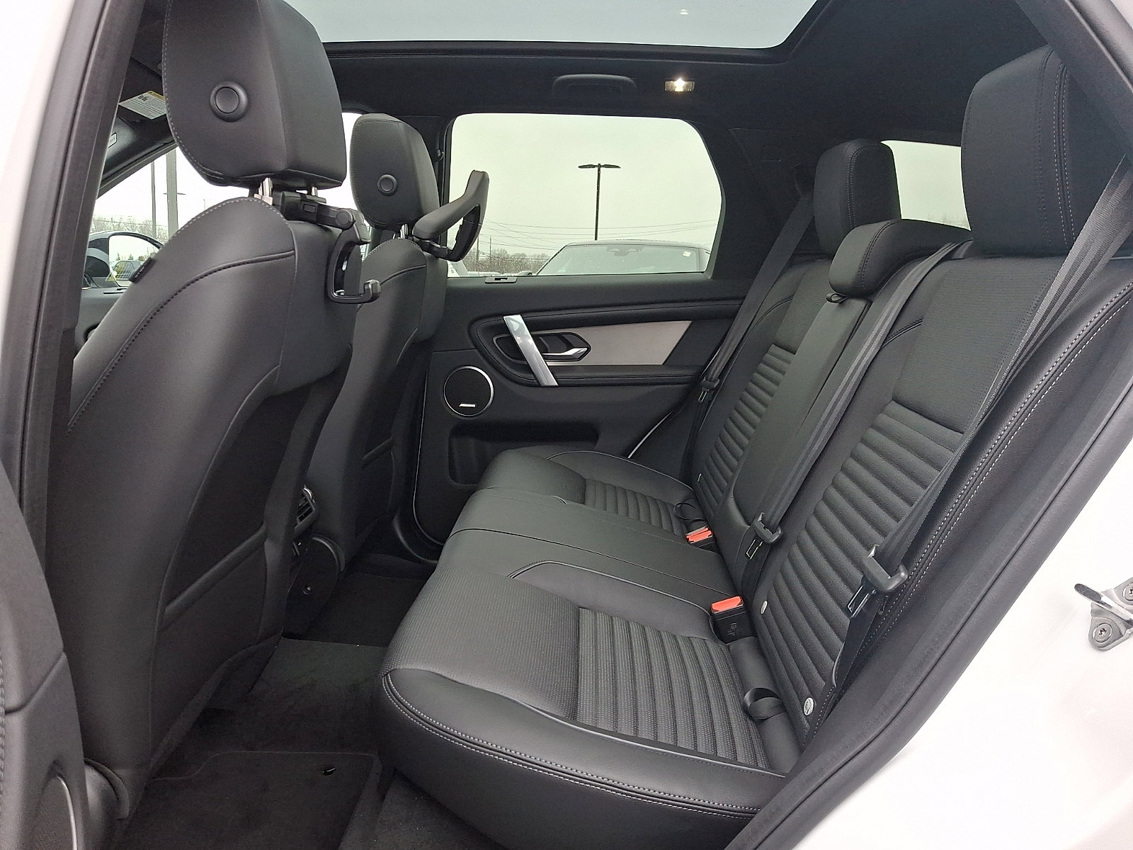 New 2026 Land Rover Discovery Sport Landmark image 8