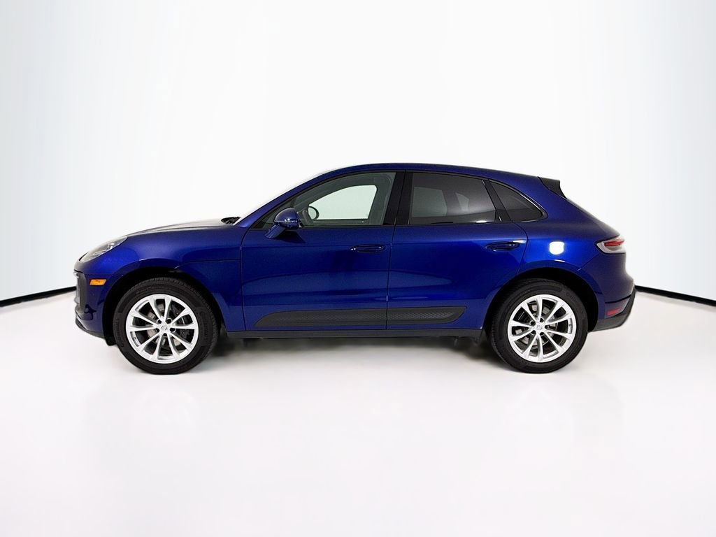 Certified 2025 Porsche Macan image 2