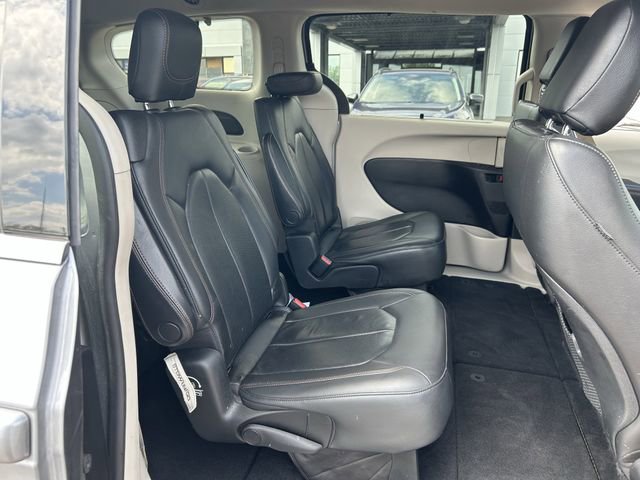 Used 2020 Chrysler Pacifica Touring-L FWD image 25