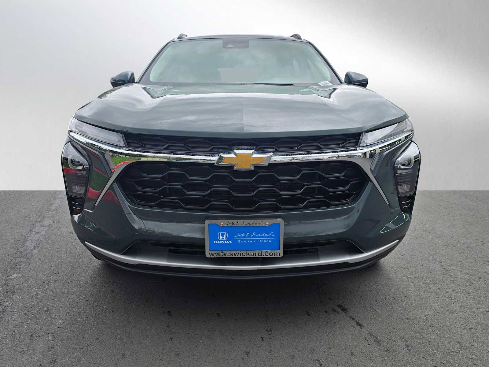 Used 2025 Chevrolet Trax LT image 8