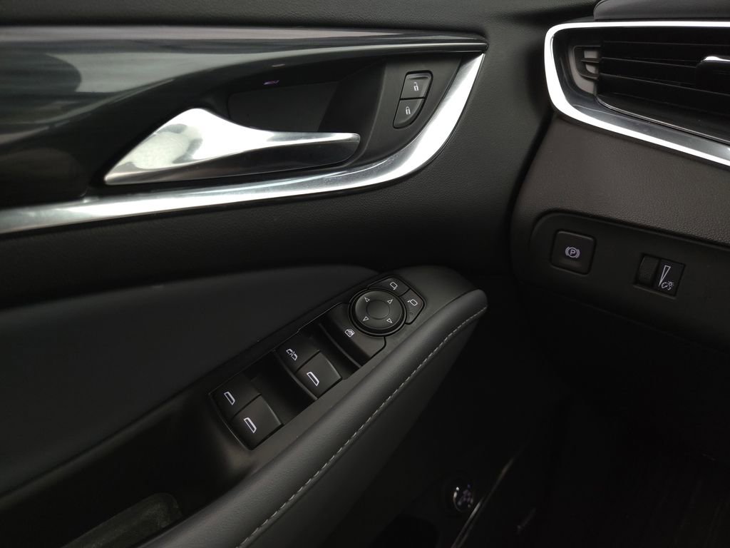 Used 2024 Buick Enclave Essence image 39