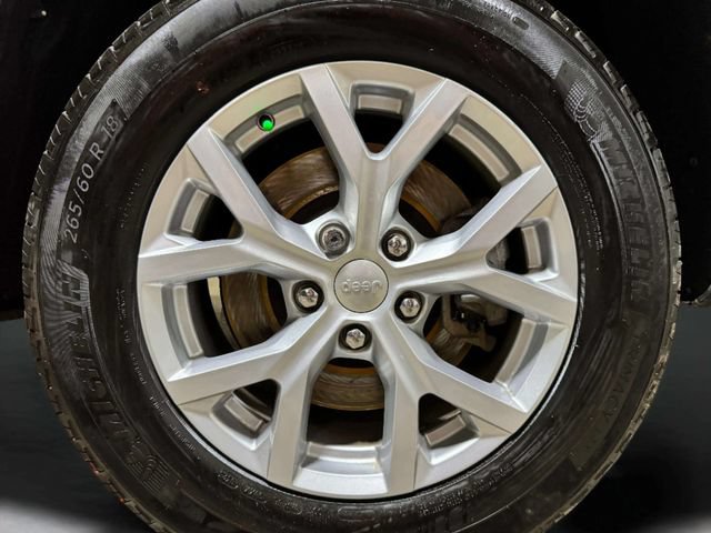 Used 2023 Jeep Grand Cherokee L Limited AWD/4WD image 36