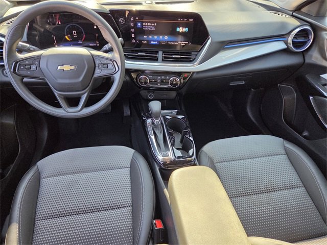 Used 2025 Chevrolet Trax LT image 16
