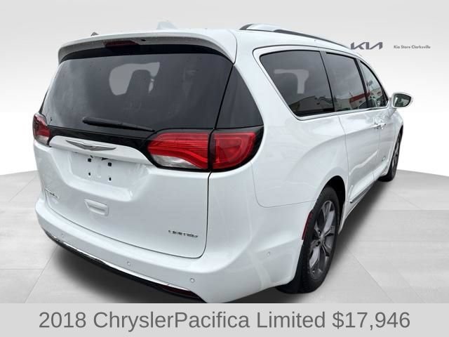 Used 2018 Chrysler Pacifica Limited w/ Tire & Wheel Group FWD image 8