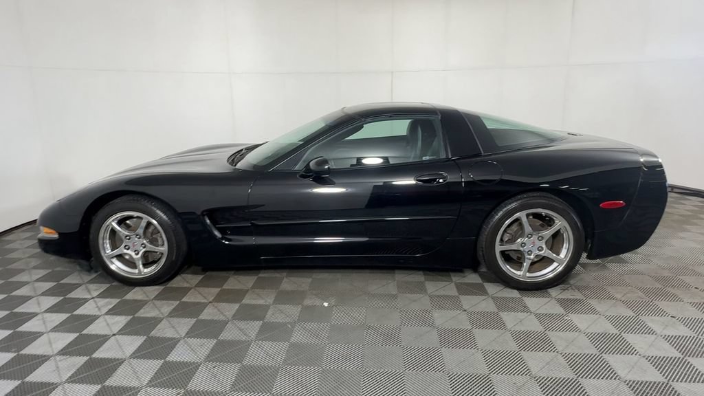 Used 2004 Chevrolet Corvette Coupe w/ Preferred Equipment Group RWD image 8