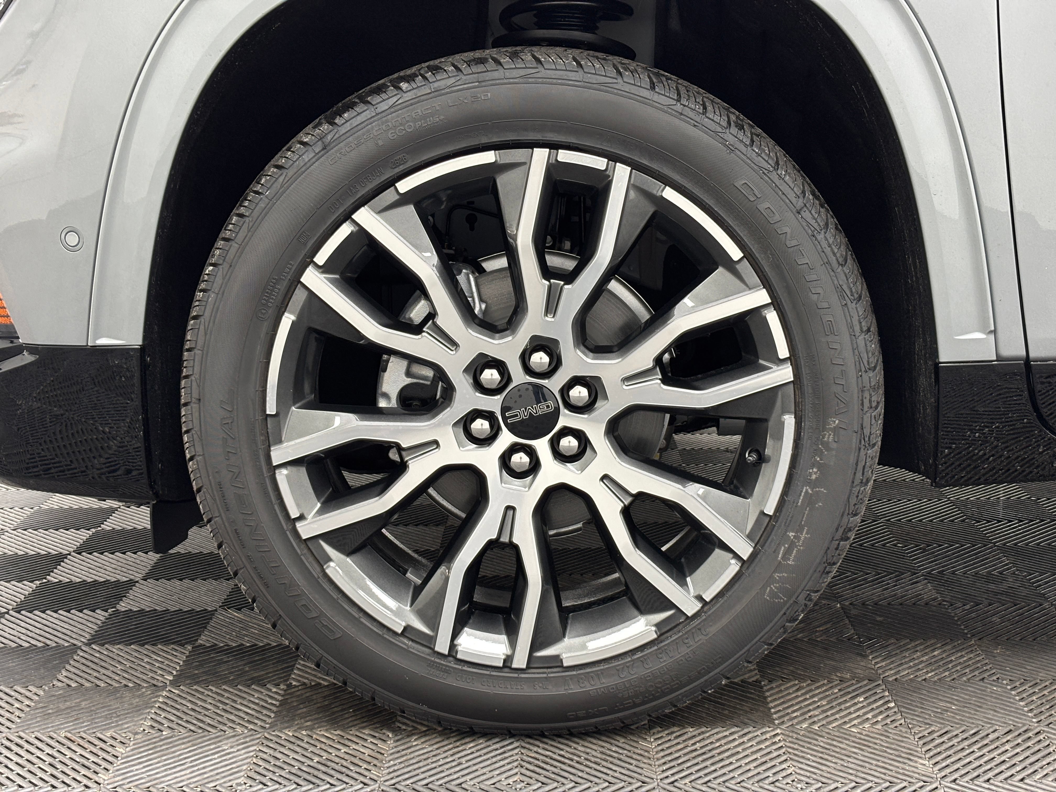 New 2027 GMC Acadia Denali Ultimate w/ LPO, Floor Liner Package AWD/4WD image 19