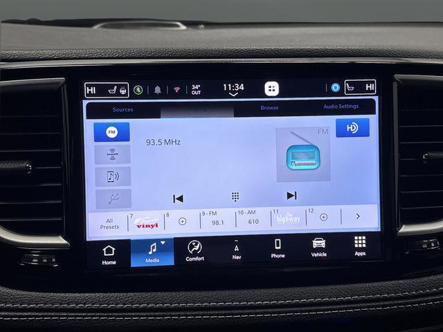 Used 2024 Chrysler Pacifica Select image 18